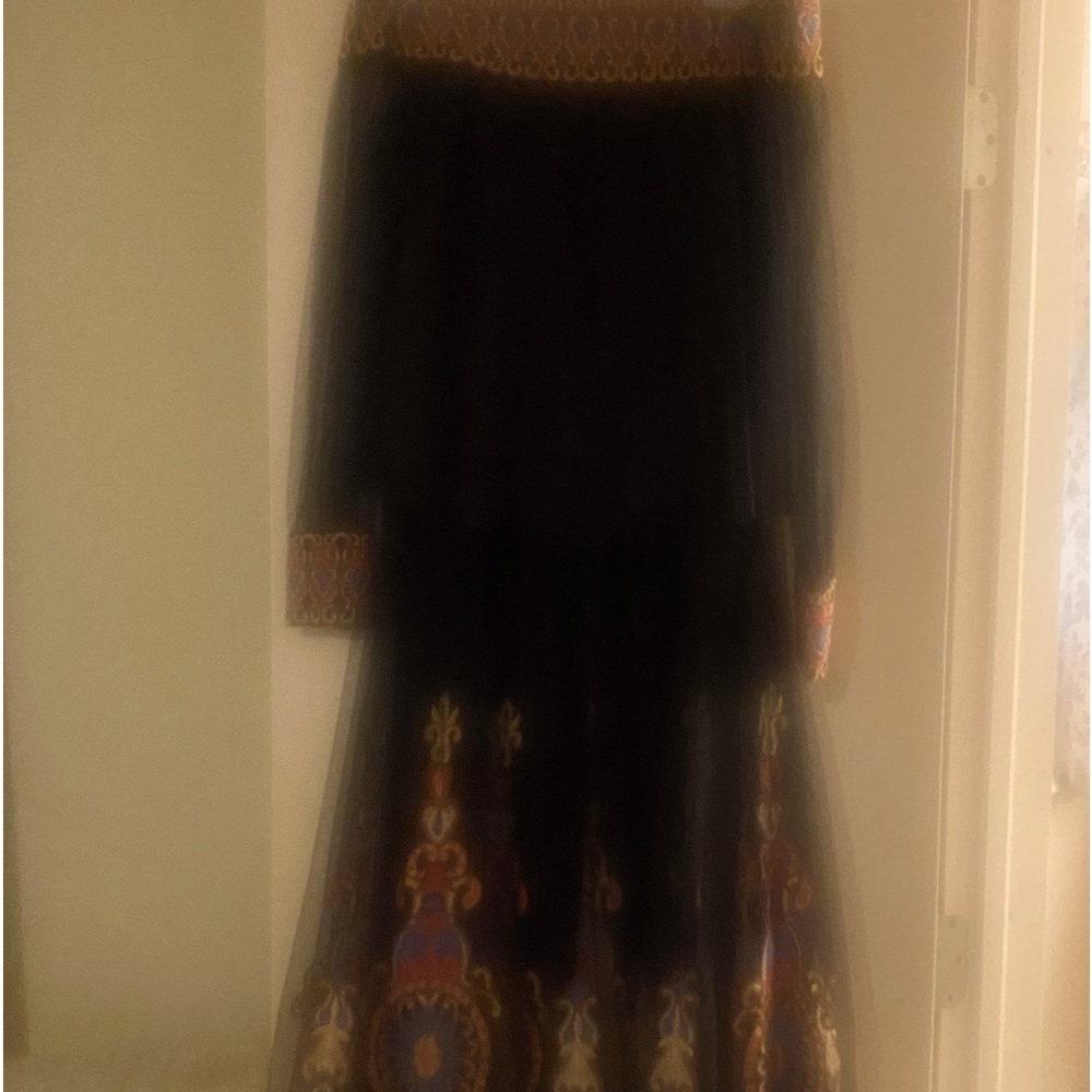 EUC Alice + Olivia Embroidered Maxi Skirt and Blouse Sz0